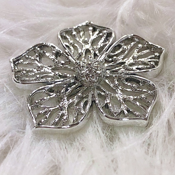 Vintage Poinsettia Flower Welded Metal Brooch - Picture 7 of 10
